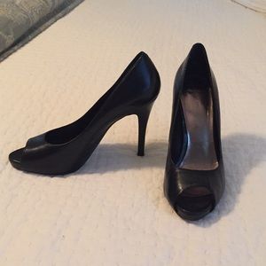 Nine West black leather peep toe pump/heel